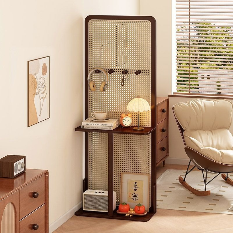 Shoji Screen Divider - 家の入り口はドアの反対側にあり、籐製のスクリーンパーティション、リビングルームの入り口、ポーチのキャビネット、遮断ラックがあります。